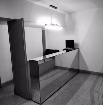 Vestíbulo interior de un edificio residencial